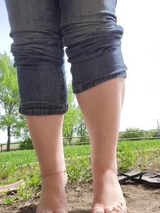 Cum play in the dirt with me