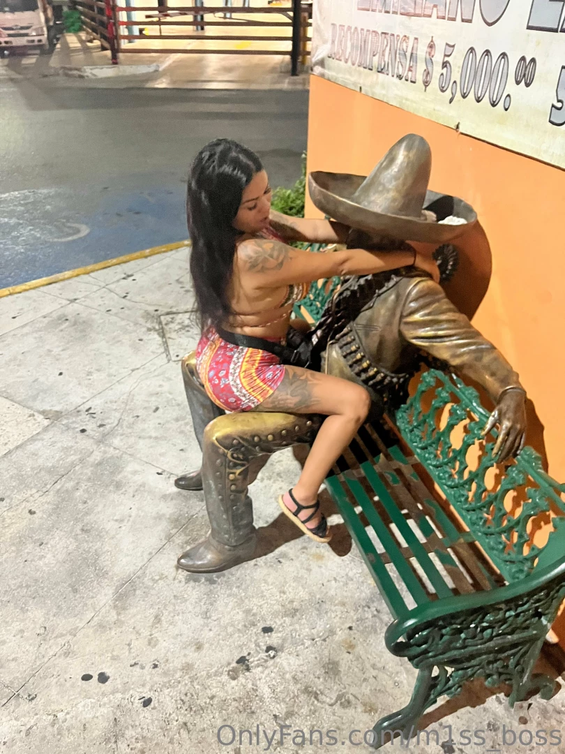 Wanna watch me be bad in cancun tip me baby so i can send you my vacay 