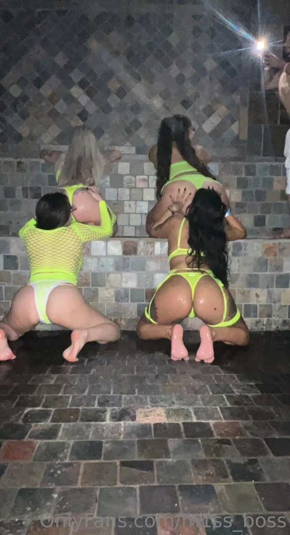 Had a fun sexy night with christymarie_69 kitttttyk and swingvibes 