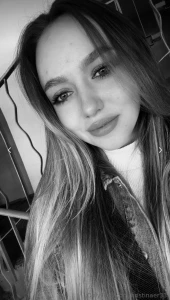 Hristinaer33 hi i m 20 years old my name is christina i want to find a part 2