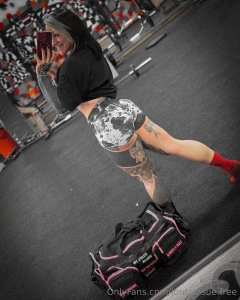 My body is tea and my ass is fat what more could you ask for