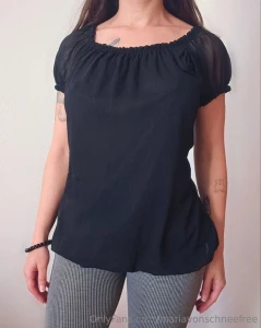 Esta blusa con mi olor ya tiene due o quieres vestirte con mi ropa y