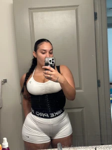 Show me your dick and ill tell you if you can bust on my face or cream