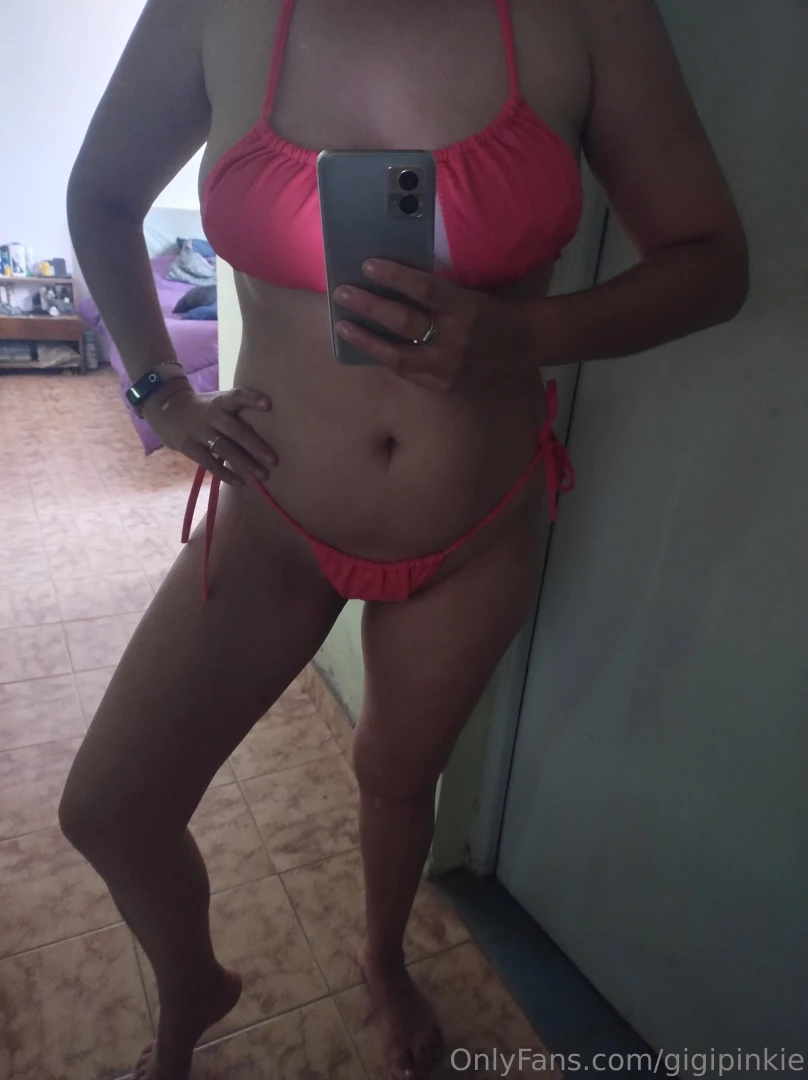 I m about to enjoy the pool i feel hot 