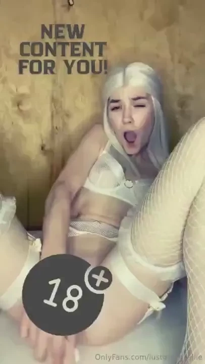 Awww fuck i decided to play with my little pussy and i really want to 