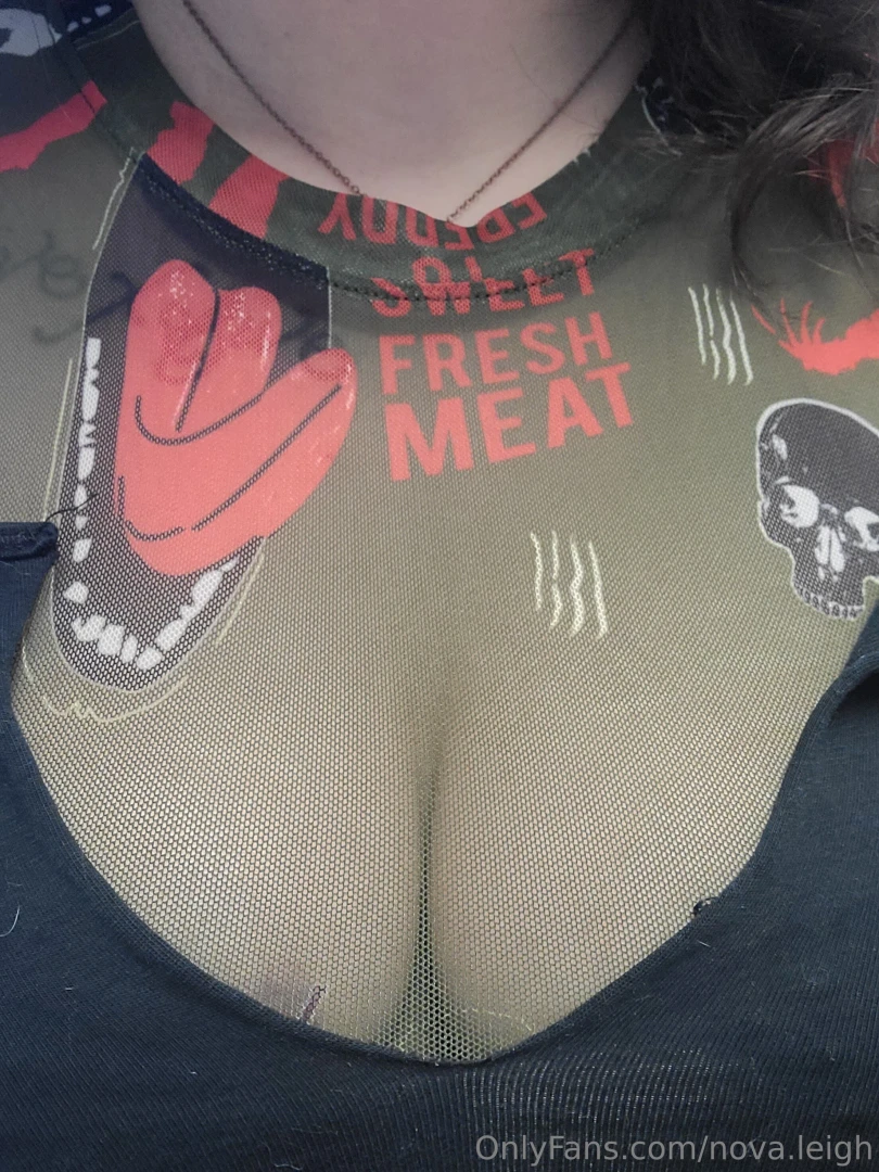 Free cleavage to grab your attention i m planning a trip to las vegas 