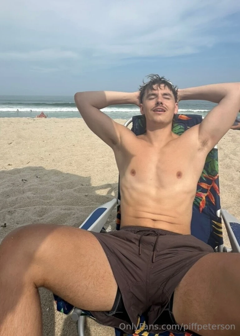 My dream date is getting sucked off at the beach 