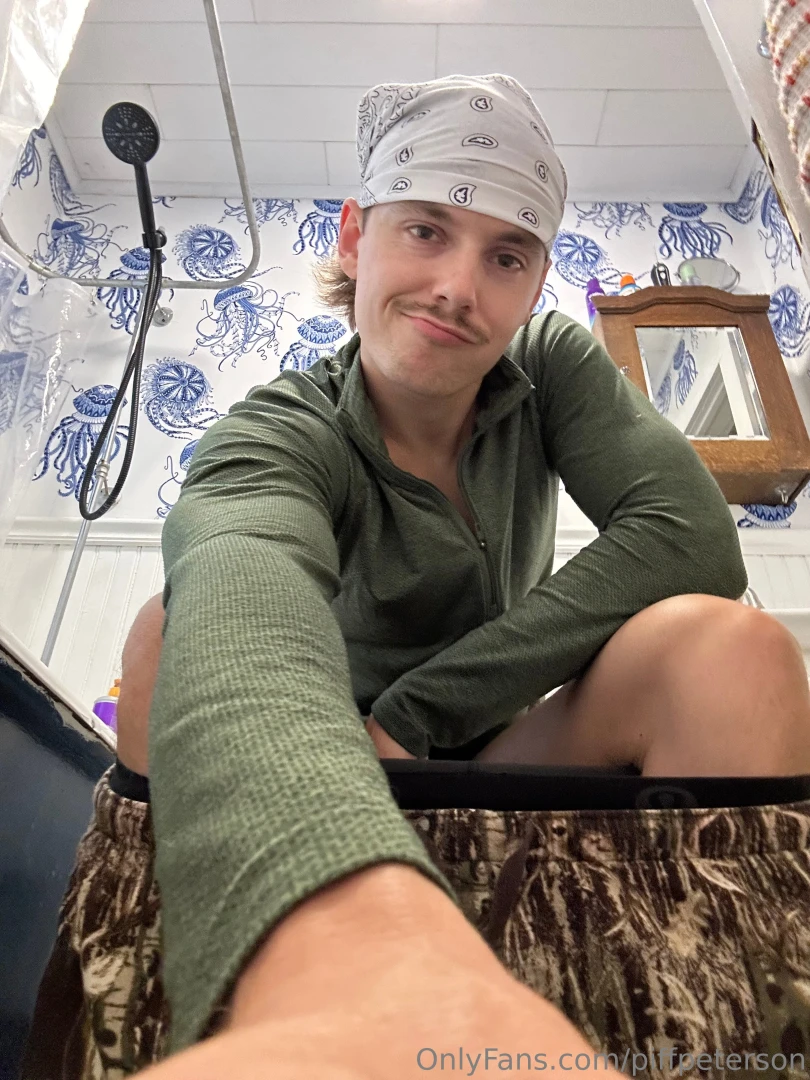 I cant keep this a secret anymore i prefer to p sitting down 