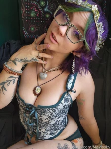 This corset gives me such fae princess vibes and i love it part 1