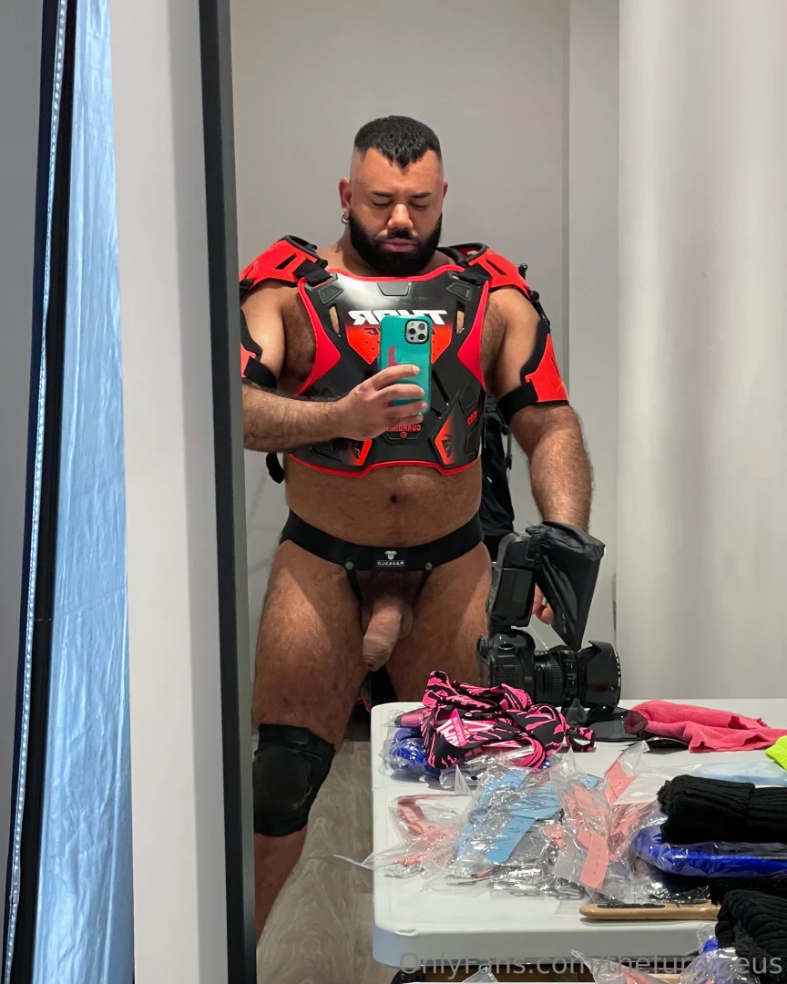You asked to see behind the scenes from my dj set covers so here it is 