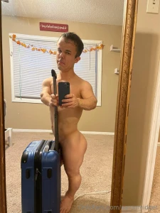 Who want s to see what i m packing