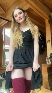 I m going live in 10 minutes join me for some strip skyrim