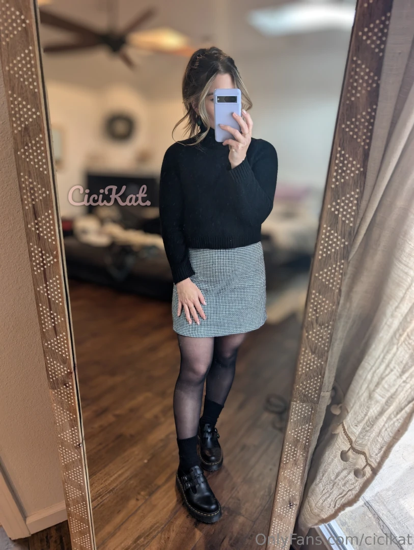 It s giving sexy librarian or hot college professor bet you wonder 