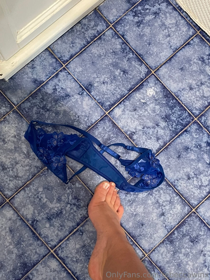 Opss mi sono cadute le mutandine 