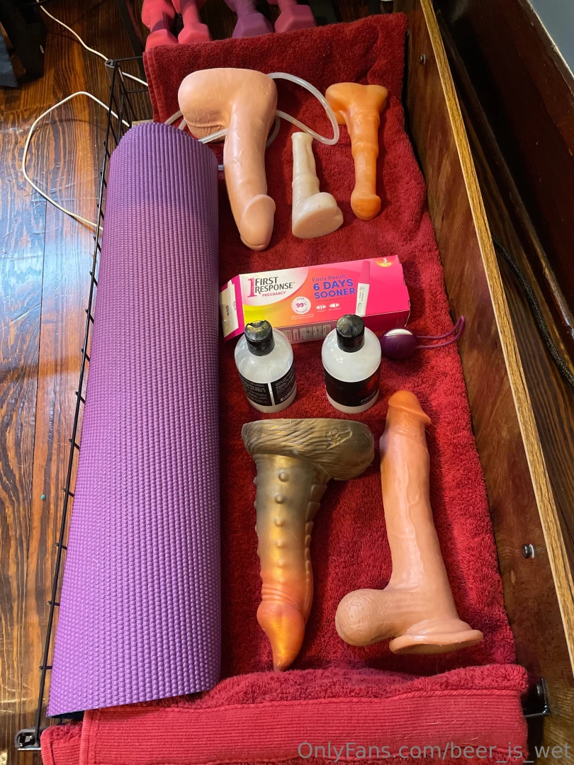Reorganizing and cleaning my go-to sex toy drawer 