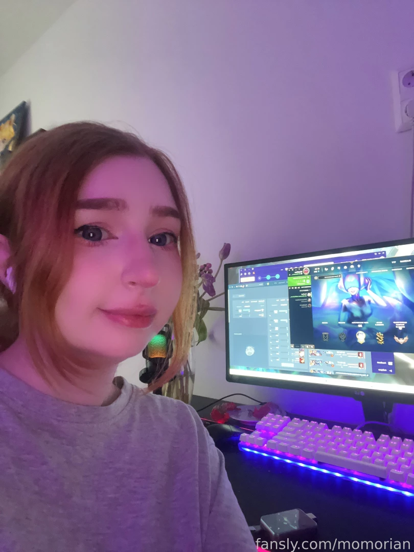 It looks so pathetic hahahahahahah i played a little league of legends 