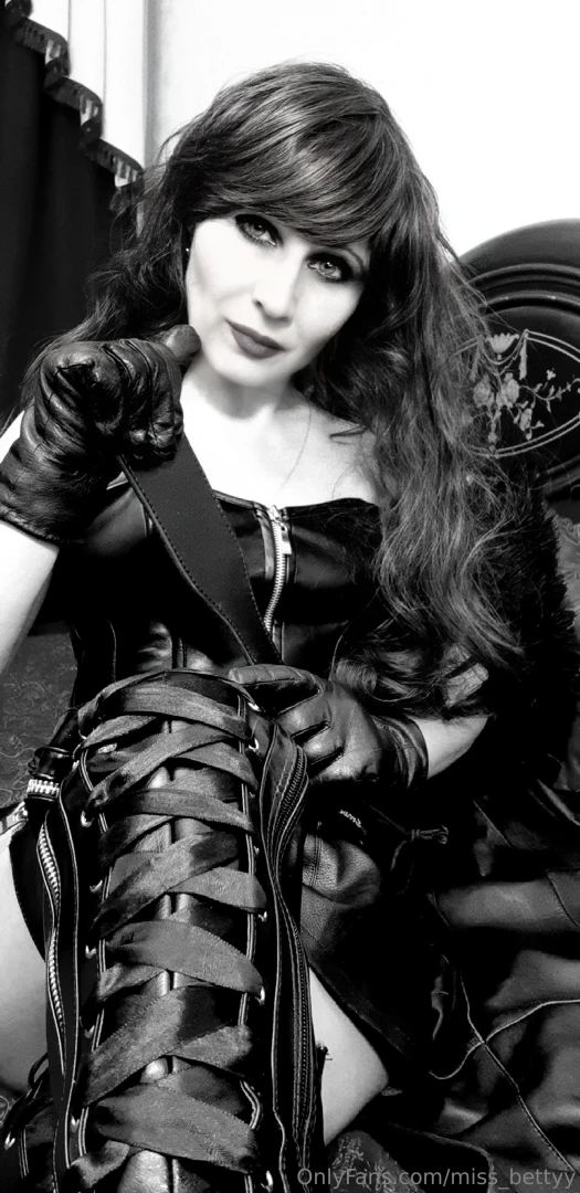 The hottest content is just a dm away let s make it happen part 1 