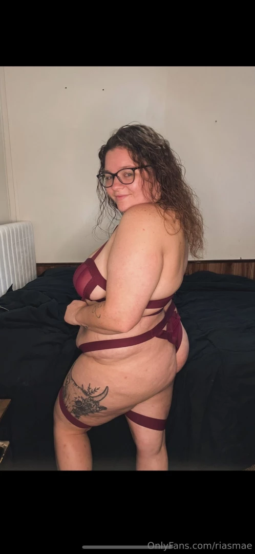 Valentines day is coming up do you want to spoil your favorite slut if 