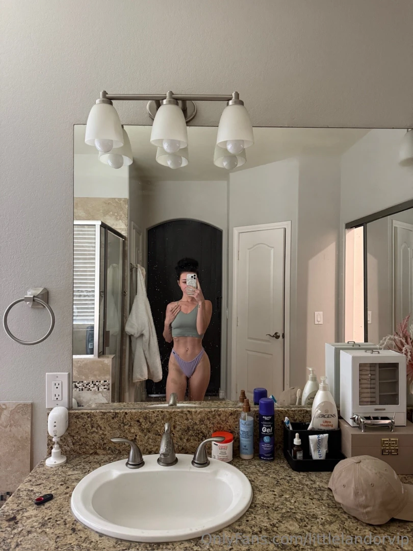 I don t feel like putting on clothes today 