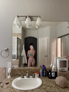 I don t feel like putting on clothes today