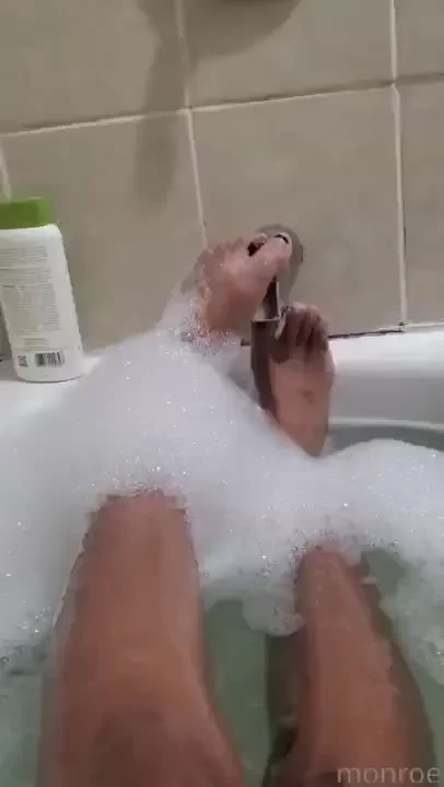 Relaxing bath shit 