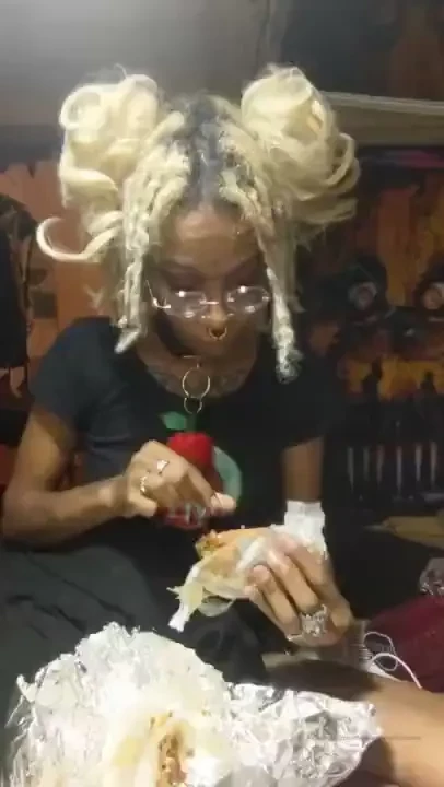 Here to have a messy ass time on the internet 