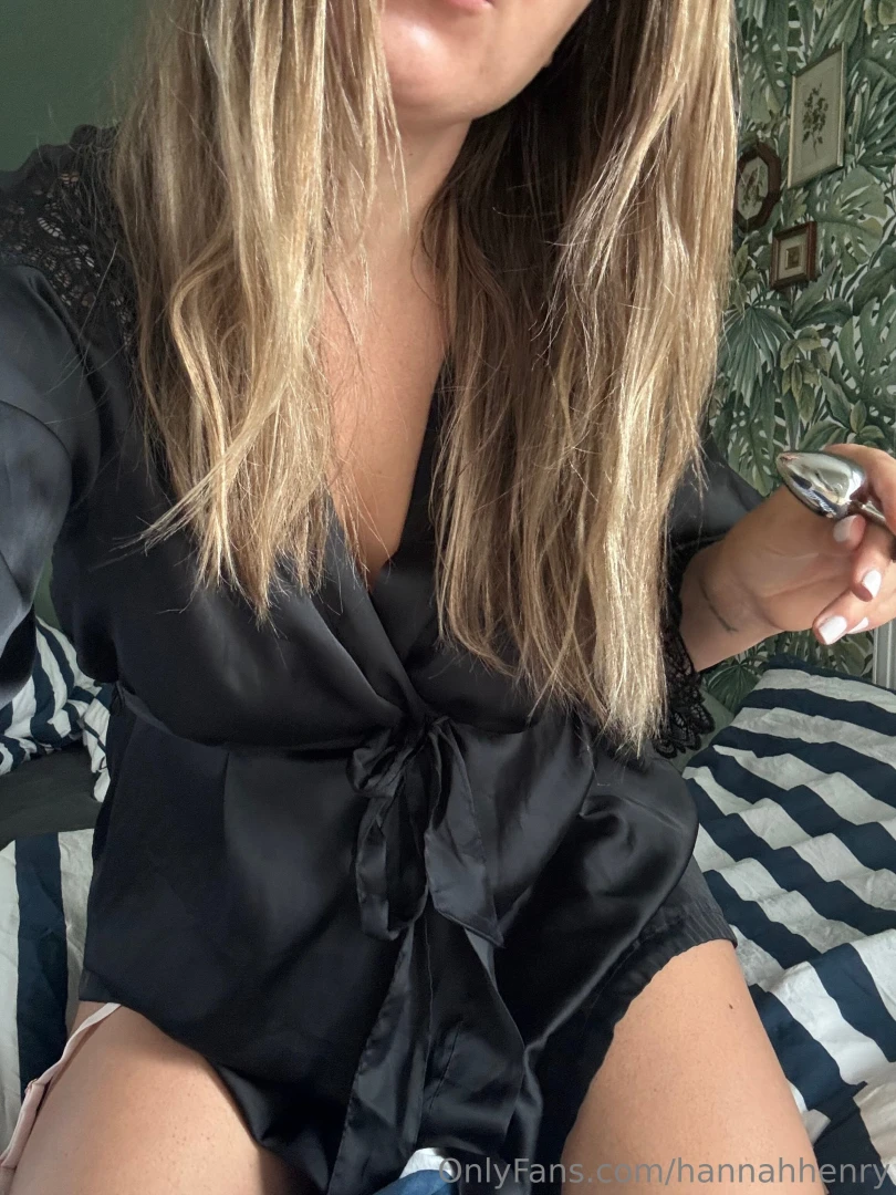 Watch me how i enter my buttplug schau mir zu wie ich meinen buttplug 