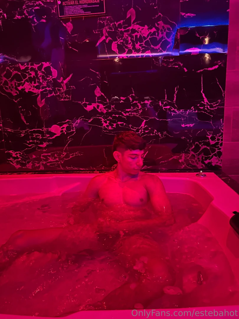 Que tibia y caliente est el agua adivine quien anda cachondo 