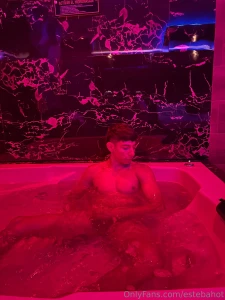 Que tibia y caliente est el agua adivine quien anda cachondo