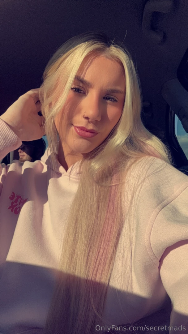 Still your favorite blonde right 