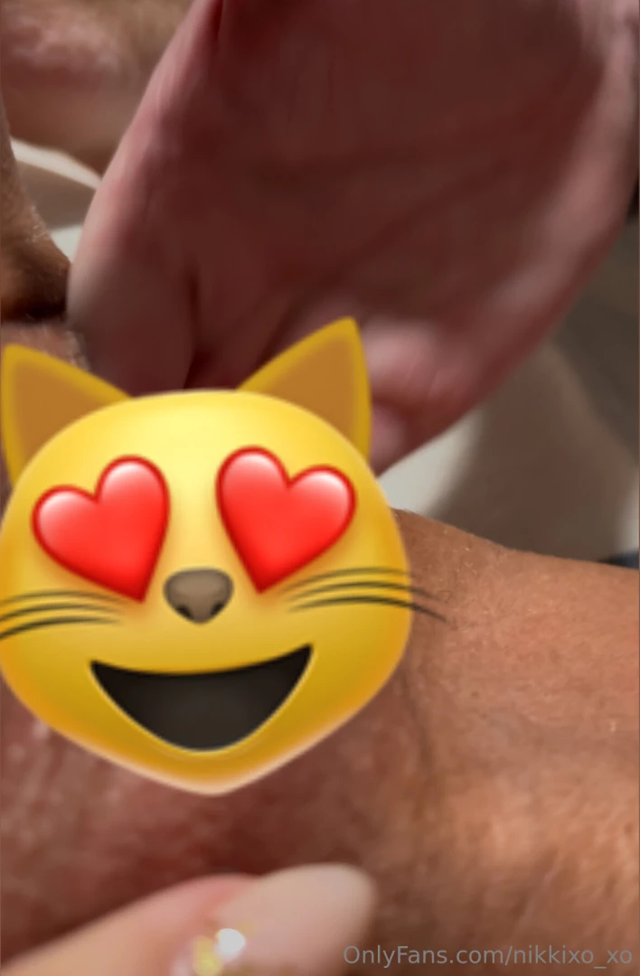 Such a tight fit hubby stuffed me 4 fingers deep so juicy as i cum so 