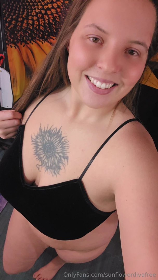 Wanna know a huge perk of being part of my vip page sunflowerdiva when 