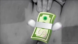 Hey sugar daddies tip 5 your favorite sexy milf for a sexy up close