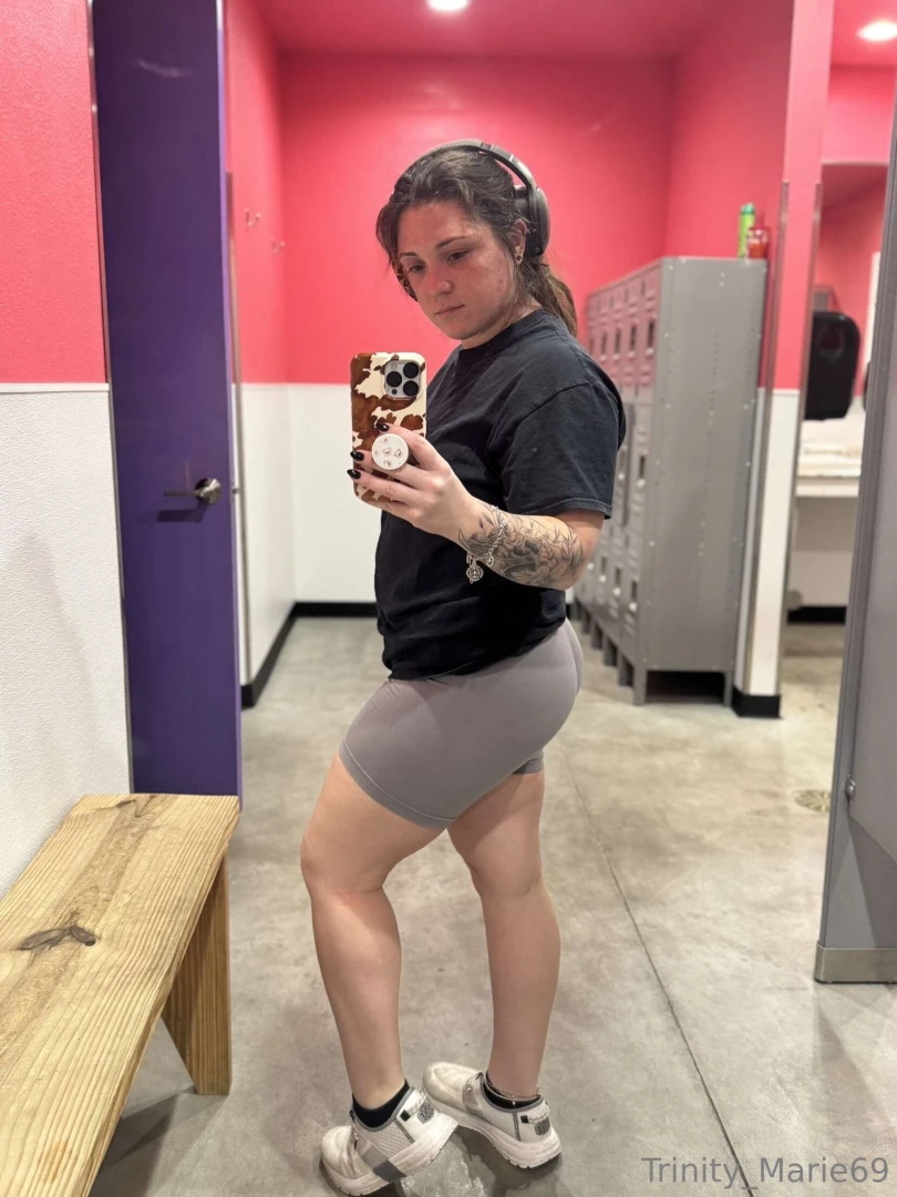 It was leg day at the gym today part 1 