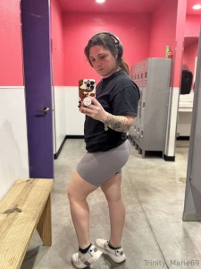 It was leg day at the gym today part 1