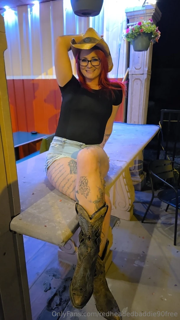 It s friday baby let s party 