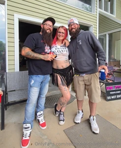 Which twins face am i gonna sit on tonight j-razor91 beardeddadddy