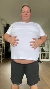 bigdamien - Walking in a tight t shirt and then showing some major belly this has 