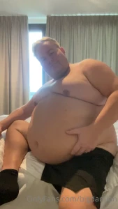 bigdamien - See all this jiggle as i jerk off in a hotel room 