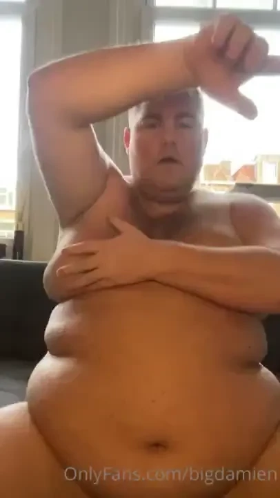 Being this heavy makes me so out of breath when i move all that fat 