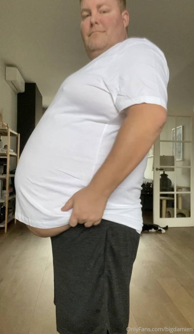 For all of you who like fat guys in tight clothes here i am in my new part 17 