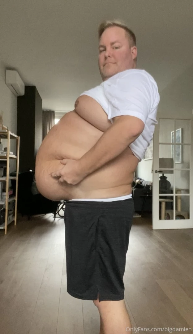 For all of you who like fat guys in tight clothes here i am in my new part 1 