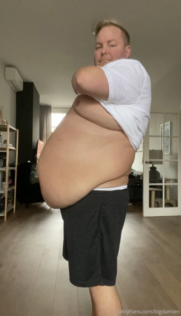 For all of you who like fat guys in tight clothes here i am in my new part 6 