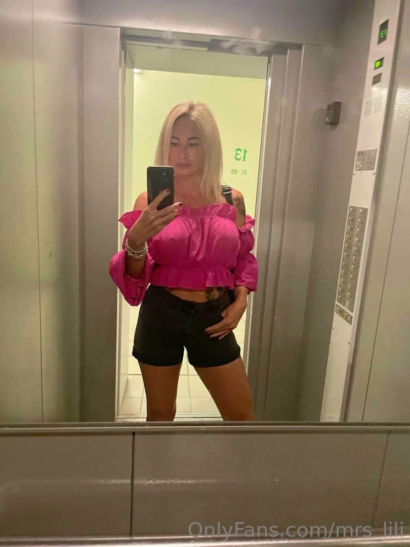 Do i look like the mommy of your dreams 