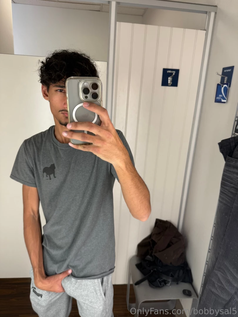 Who s tryna suck it in the dressing room 