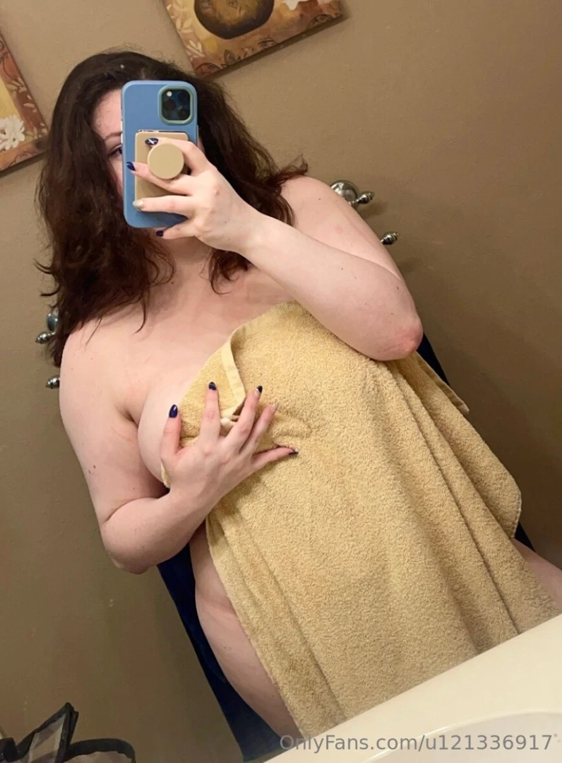 Good morning baby unlock to see me drop the towel before my shower i 