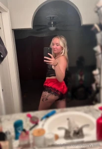 I m rubbing my pussy in bed waiting for you