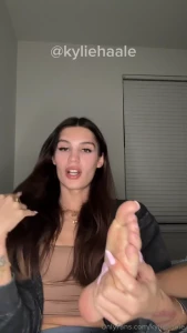Full 5 minute feet sniffing roleplay