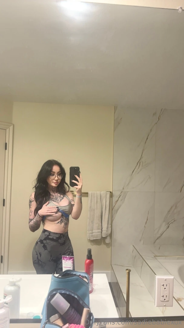 2 minutes in a room w me what are u grabbing first 