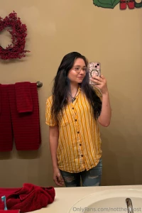 Casual sfw selfie to excitedly announce my new years eve live 8 00 pm